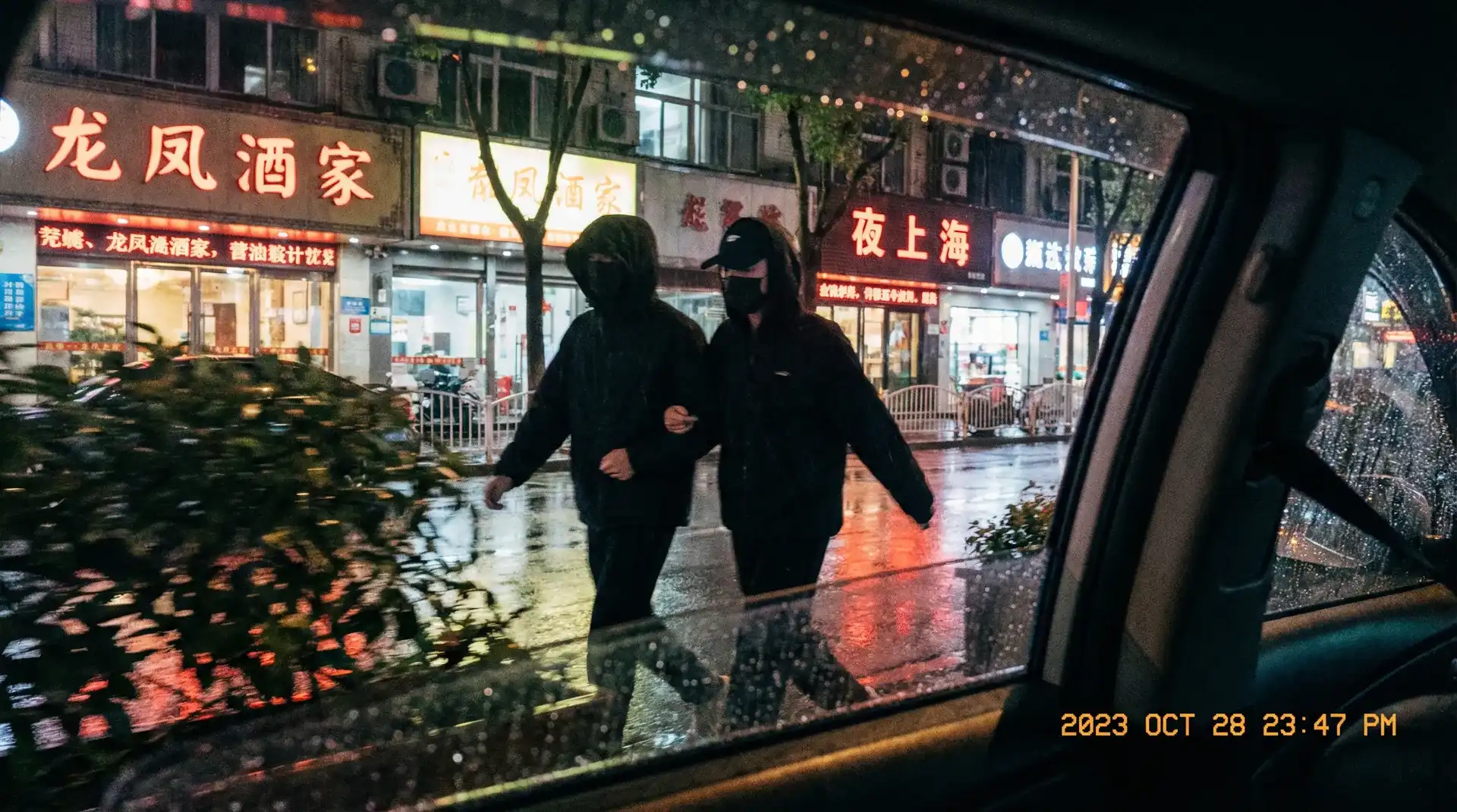 搜狐体育官网 - 顶流明星深夜密会现场抓拍照片